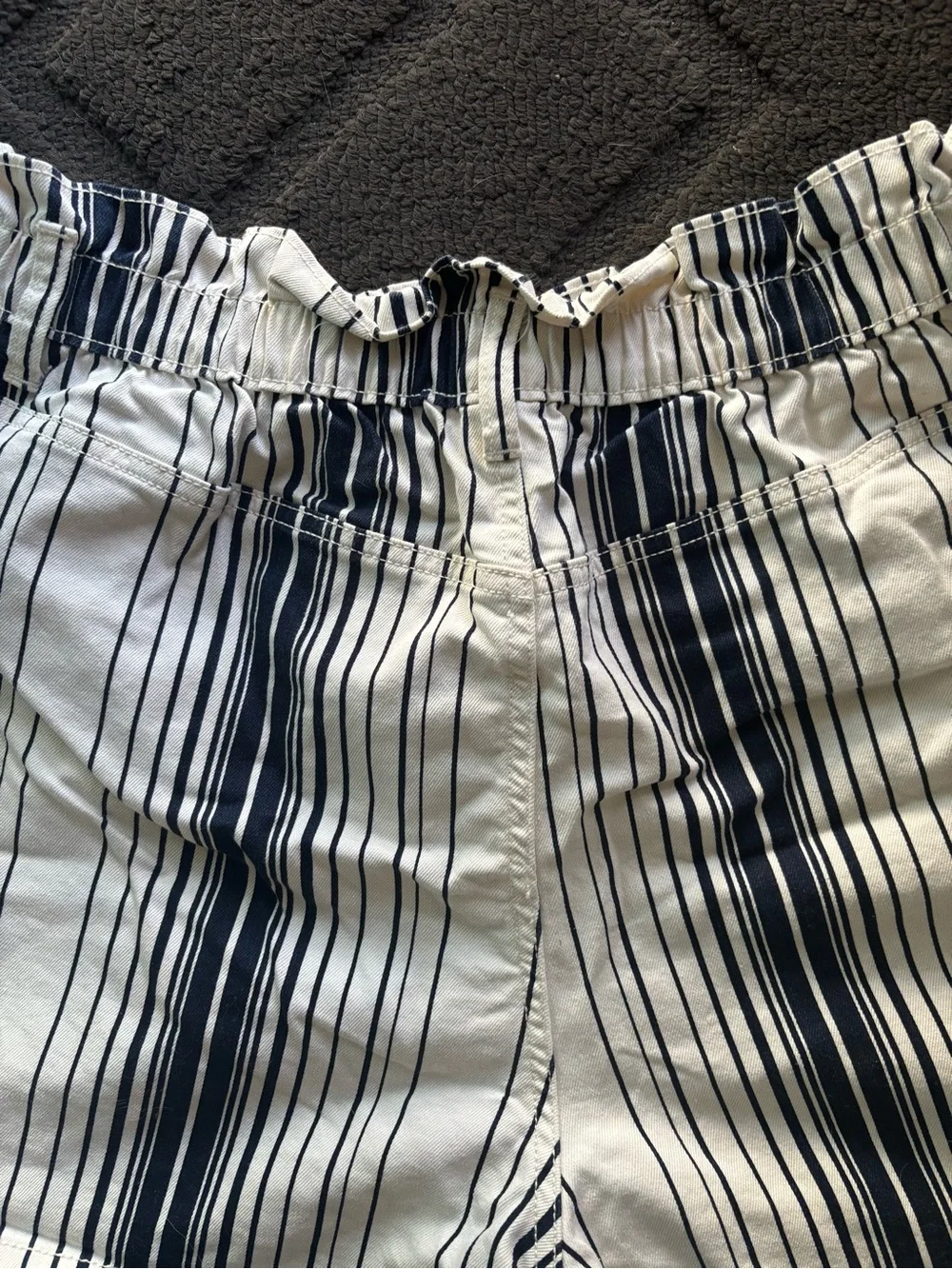 Time and Tru White Shorts Navy Vertical Candy Stripes Elastic Waistband Summer